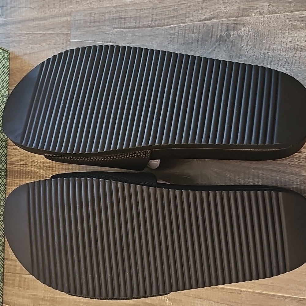 NWT Susina Sandals Vila Black Slip On Slide 8 Shoes - Picture 3 of 7